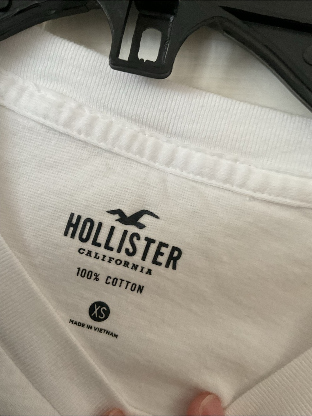 Hollister White Graphic Staff Pocket T‑Shirt - Picture 4 of 4